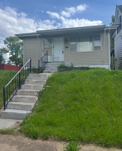 Primary Photo - 924 Elias Ave