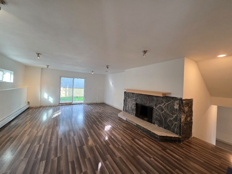 Primary Photo - 2216 Culver Pl