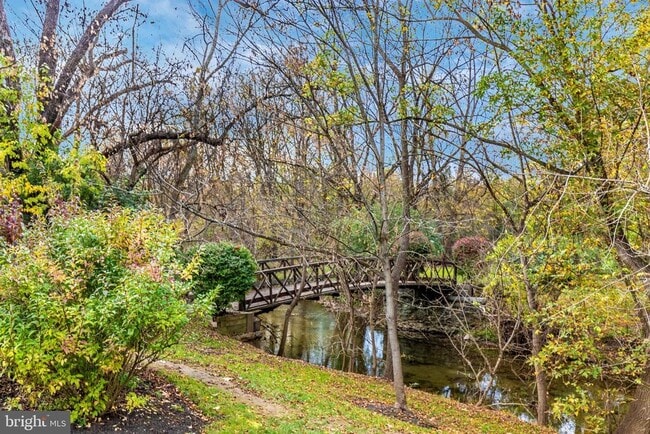 Building Photo - 703 Mountainview Dr