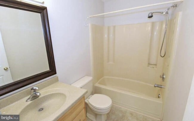Building Photo - 1003 Britton Pl