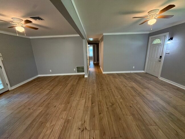 Building Photo - 1610 Dudley Ln