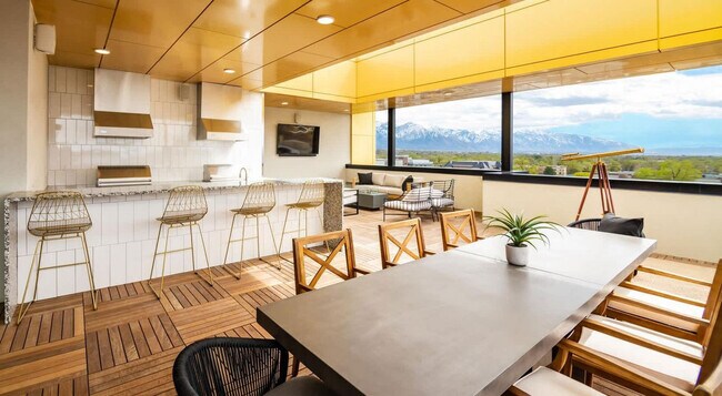 Building Photo - 385 S 400 E