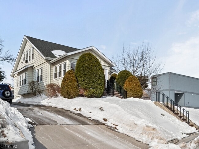 Building Photo - 714 Irvington Ave