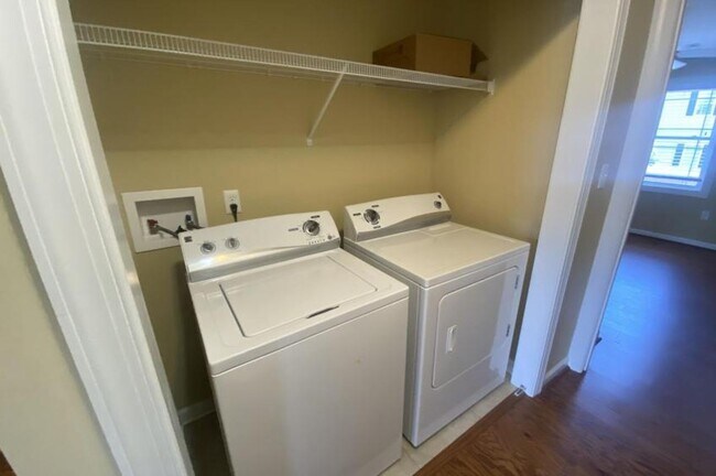 Building Photo - 3 Bedroom Townhouse in Cornerstone