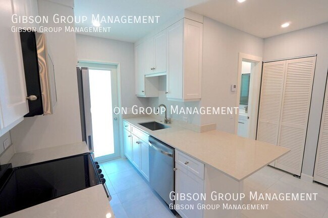 Building Photo - 631 NE 17th Way