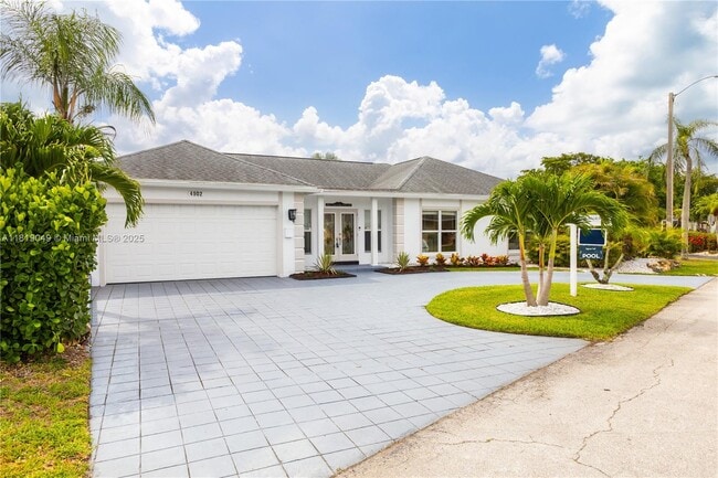 Building Photo - 4902 N Travelers Palm Ln