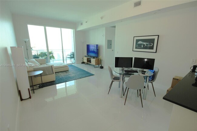 Building Photo - 950 Brickell Bay Dr