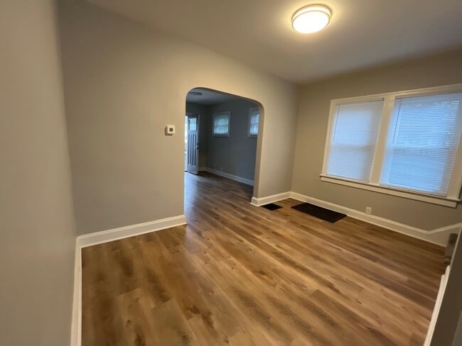 Building Photo - 665-667 Siebert St