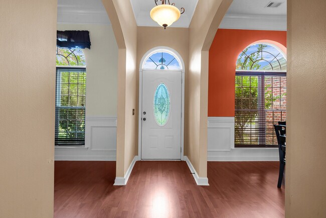 Building Photo - 68 Lincoln Way