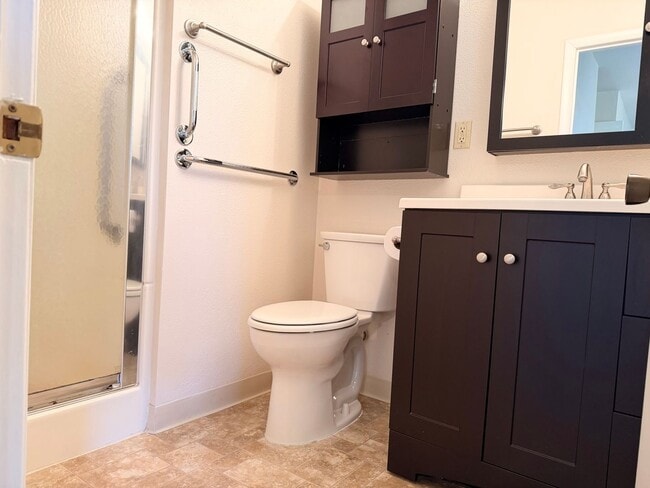 Building Photo - Short term 6 month rental available. 2 bedroom, 2 bath home in Boise!