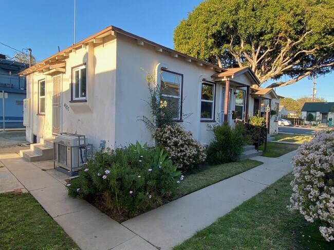 CORNER OF BUILDING - 4325 Overland Ave