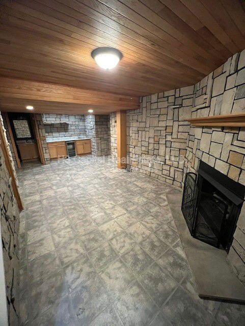 Building Photo - 2852 Fairway Dr