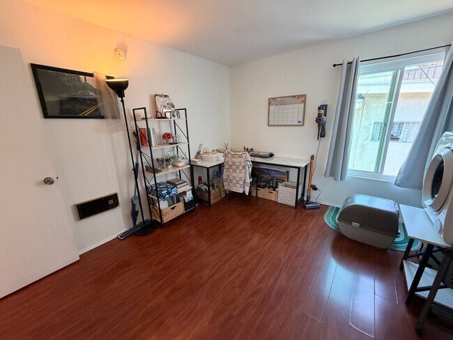 Building Photo - Spacious Westside 2 Bedroom with Balcony, Upgraded Bathrooms & 2 Gated Parking Spaces