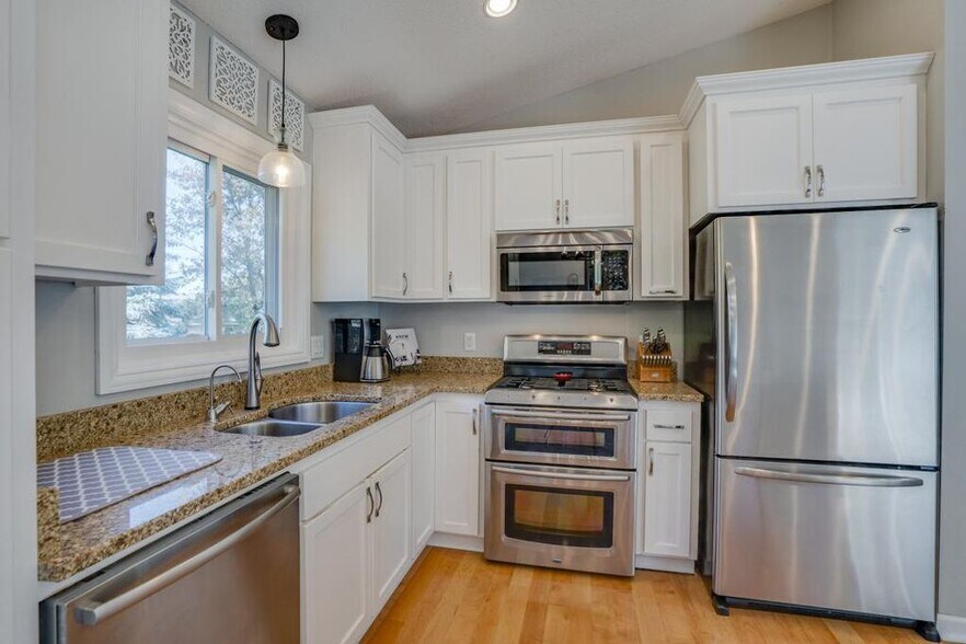 Building Photo - 2432 Henslow Ct N