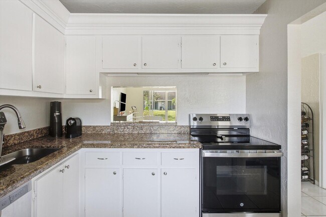 Building Photo - 2800 Fiore Way
