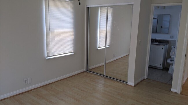 Building Photo - 2213 Carmona Ave