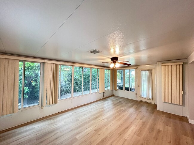 Building Photo - Nicely Updated Single Story 3 Bed 2 Bath H...