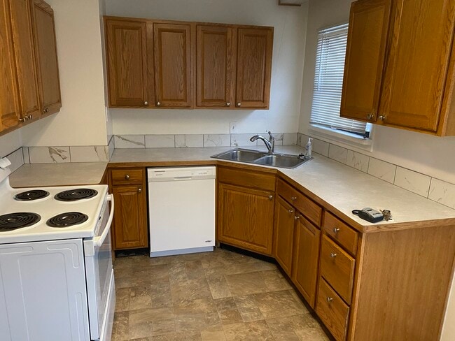 Building Photo - 1101 E 420 S St