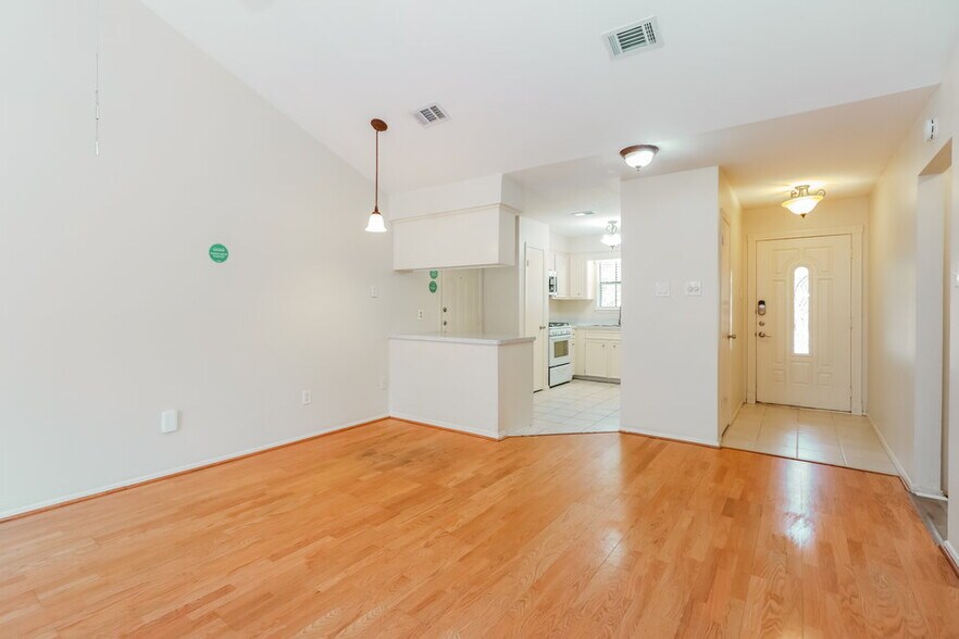 Building Photo - 84 Fallshire Dr