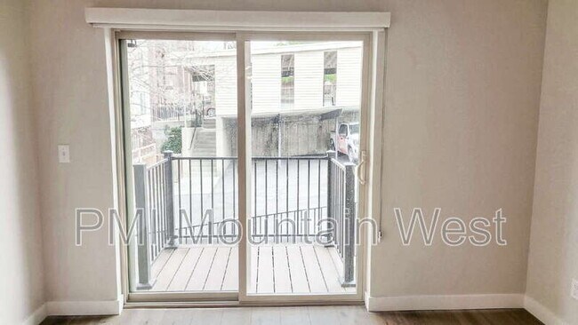 Building Photo - 1032 E 400 S