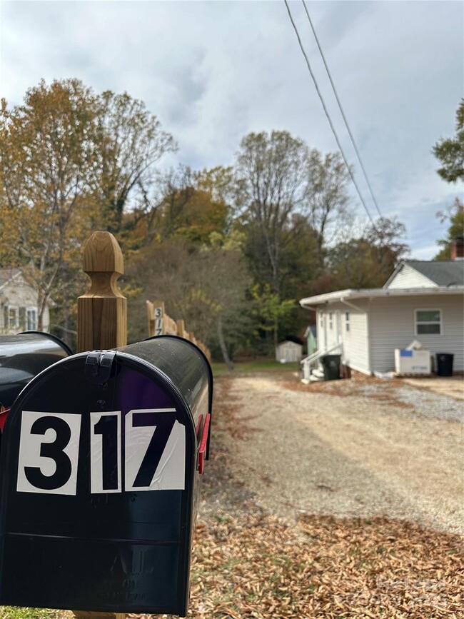 Building Photo - 317 W Newton St