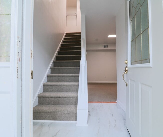 Building Photo - 1731 Donlee Dr