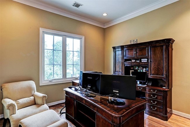 Building Photo - 100 S Creekside Ct