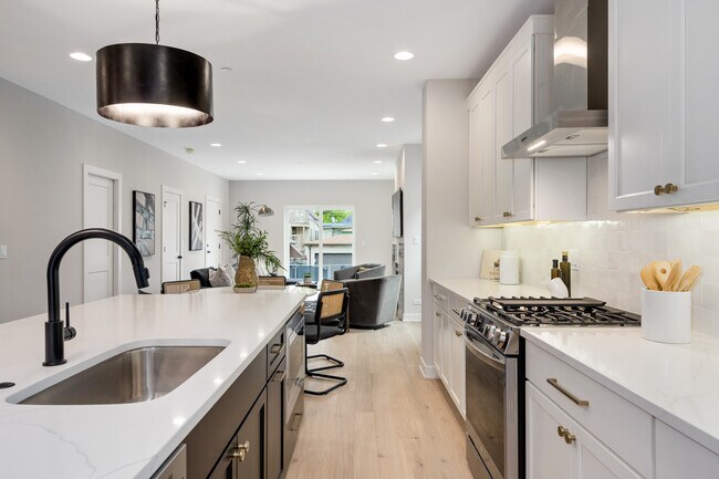 Building Photo - 1631 N Lawndale Ave