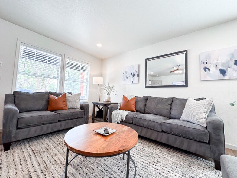 Building Photo - 303 Watt St