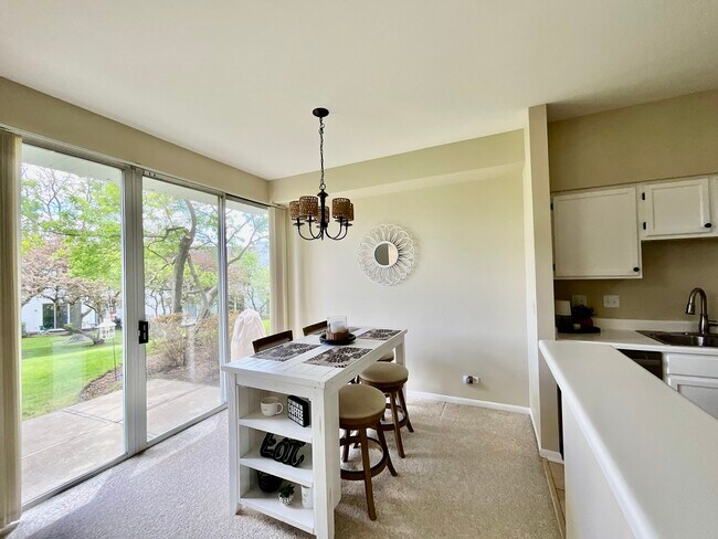 Building Photo - 547 Woodcrest Dr