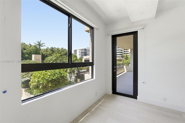 Building Photo - 251 Crandon Blvd