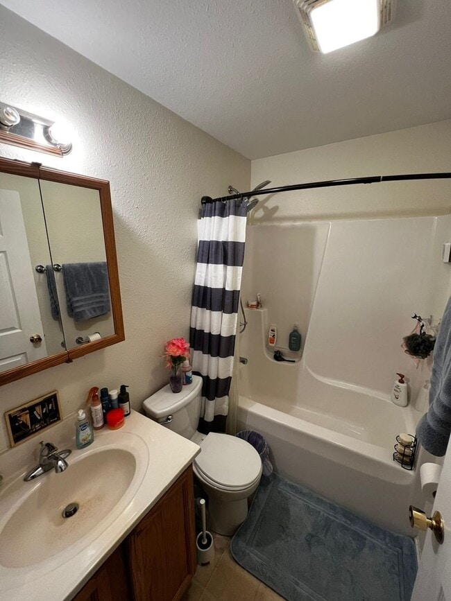 Building Photo - 3-Bedroom/2-Bathroom Single-Family Home – Available August 1st!