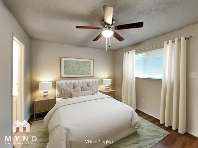 Building Photo - 1303 1/2 Berry Dr Apt A