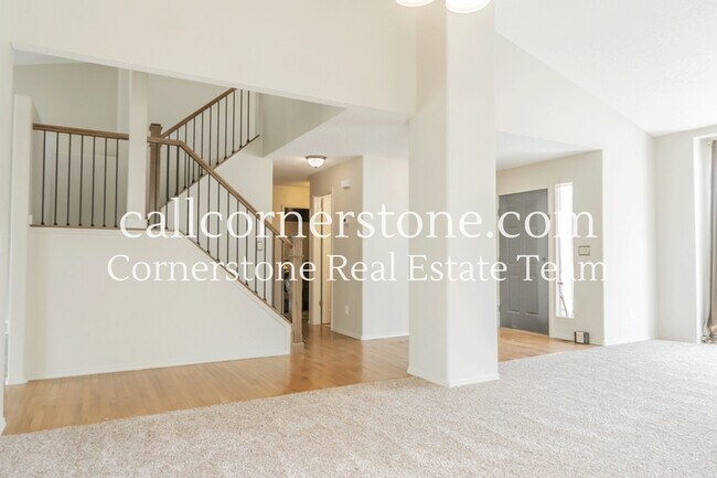 Building Photo - 4640 Kashmire Dr