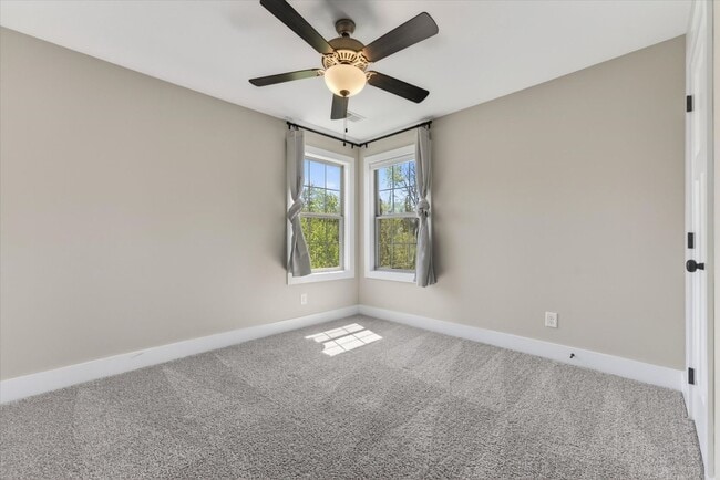 Building Photo - Pet Friendly Three Bedroom!