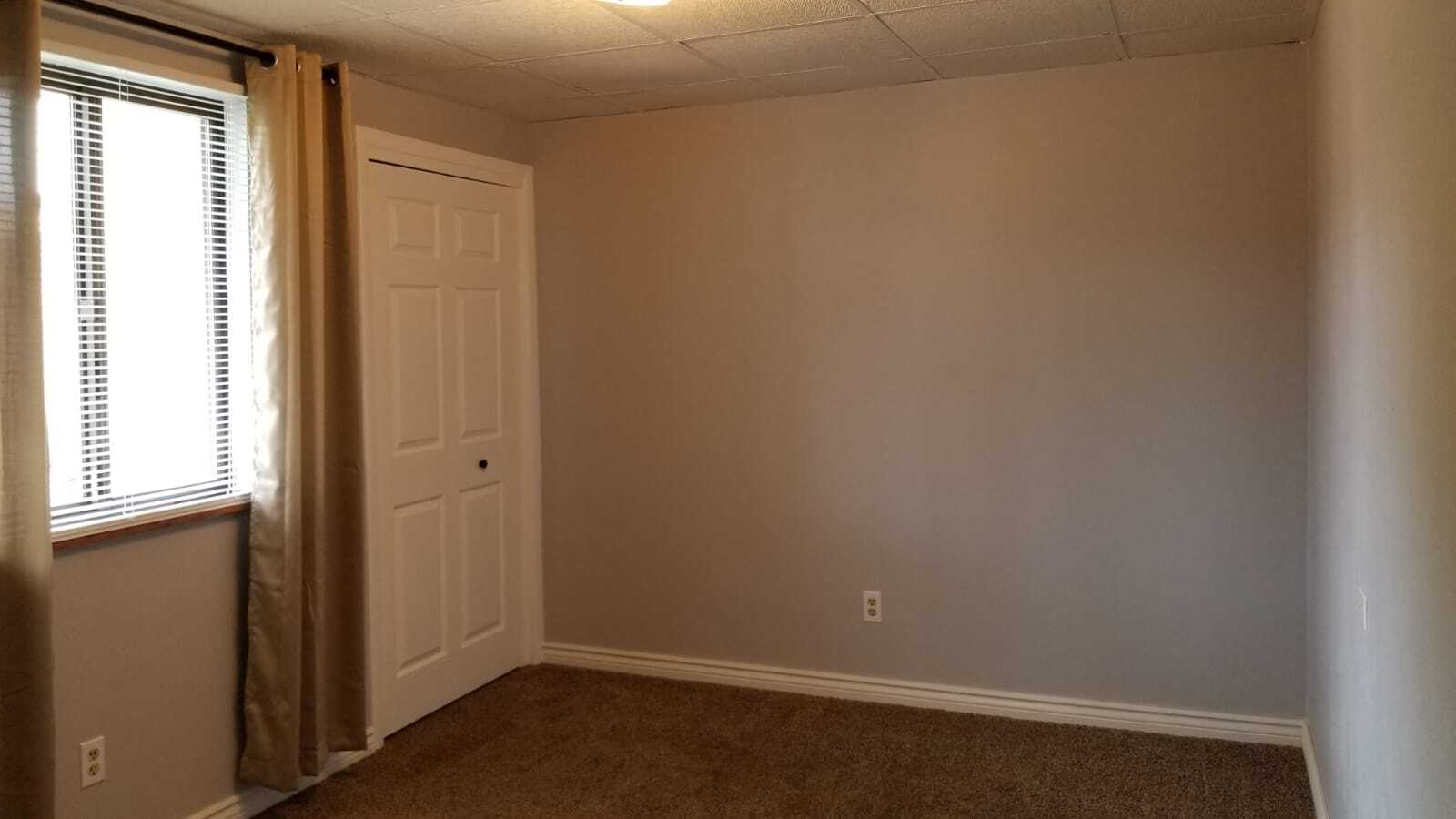 One closet - 424 Waddell Ave