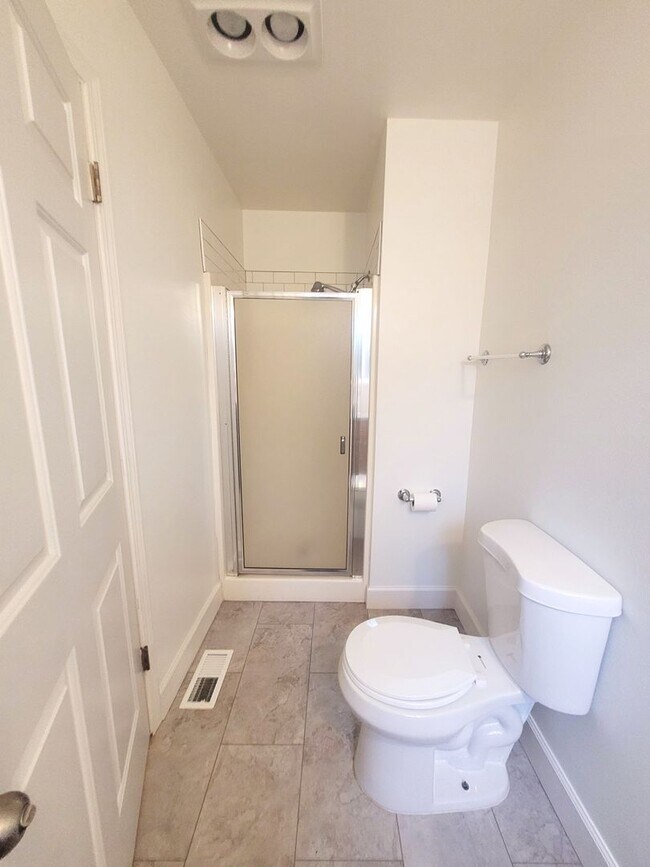 Building Photo - Bayview Townhouse Condo in Blaine with Gar...