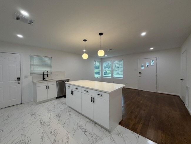 Building Photo - 1972 W McKinney St