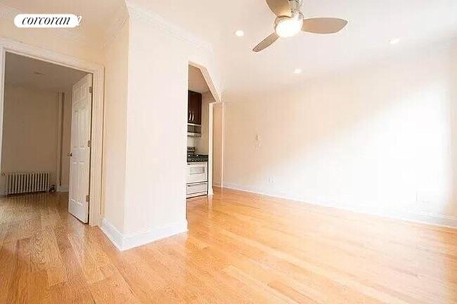 Building Photo - 373 S 4th St