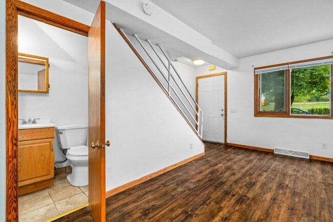 Building Photo - 4321 Britta Dr, Unit 1