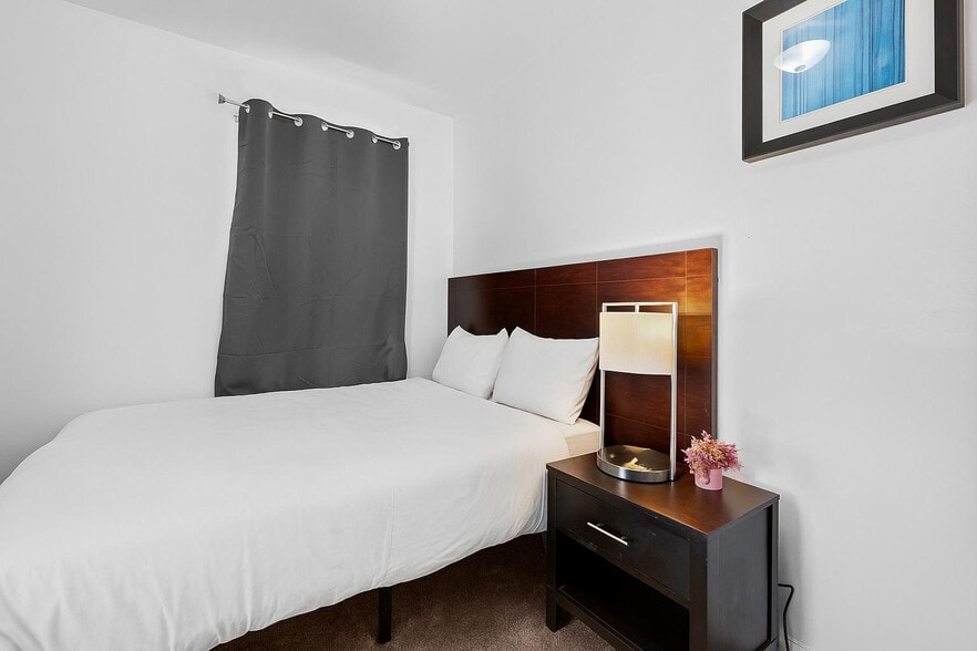 Building Photo - 4878 Tarnow St