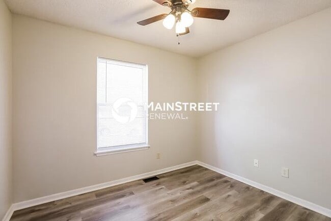 Building Photo - 3 Bedroom Pet-Friendly Home in BLUE SPRINGS, MO with Main Street Renewal