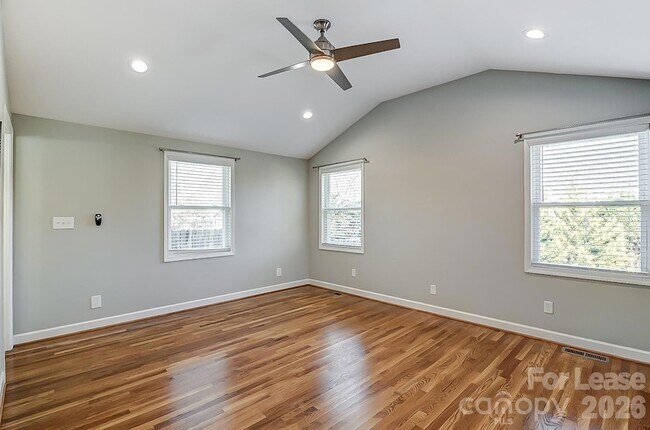 Building Photo - 10 Spruce Pine Dr