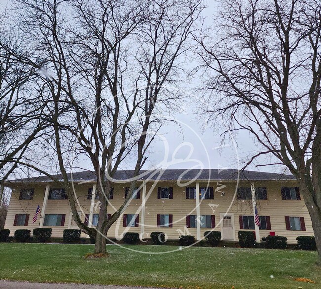 Primary Photo - 2 bedroom- Perrysburg School District! Rea...