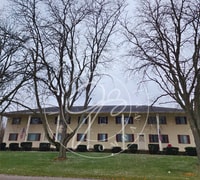 Building Photo - 2 bedroom- Perrysburg School District! Rea...