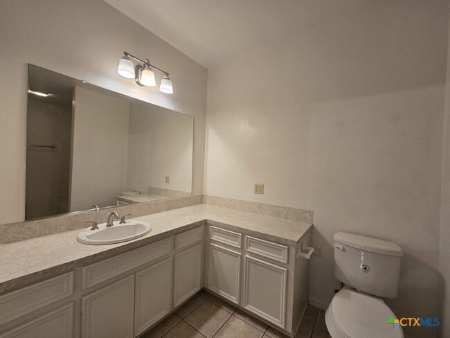 Building Photo - 1401 W Ave B