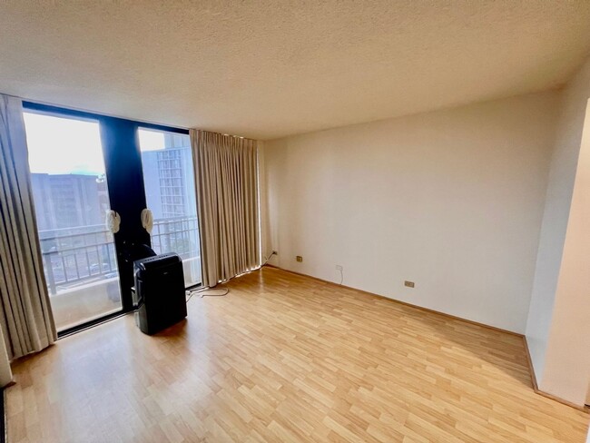 Building Photo - Horizon View Tower/2 BD/2 BA/1 PK