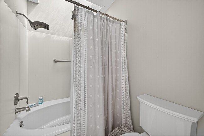 Building Photo - 1320 Chardonnay Dr