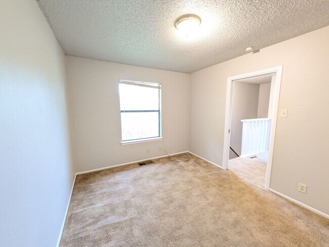 Building Photo - 330 W Byrd Blvd