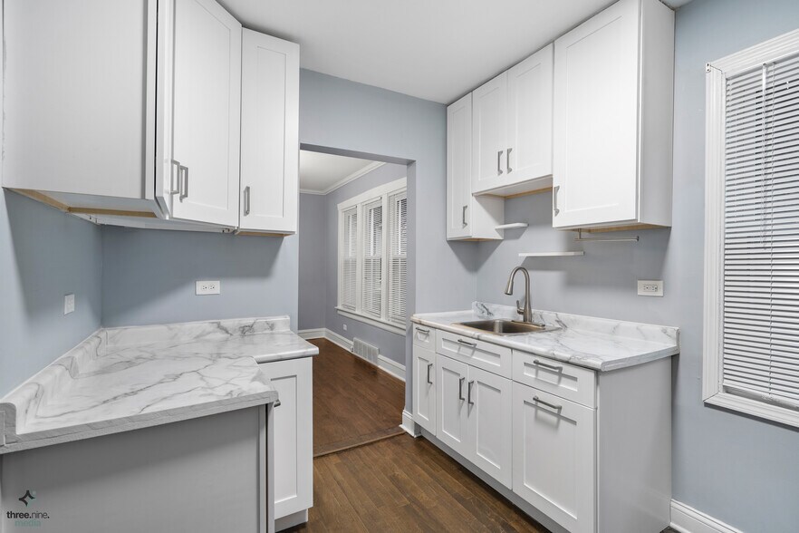 Building Photo - 5620 N Marmora Ave